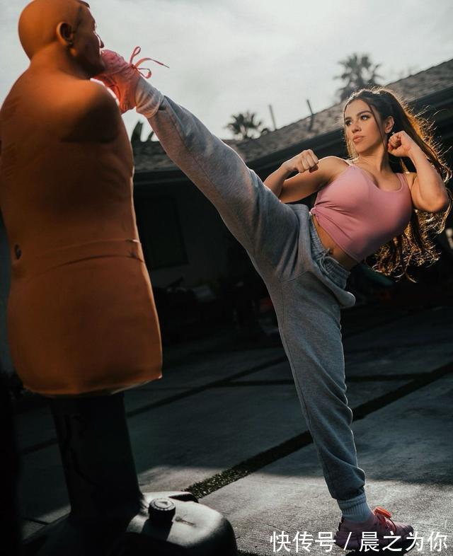 辣妈|巴西辣妈通过健身练就魔鬼身材,网友:身材保持得真好