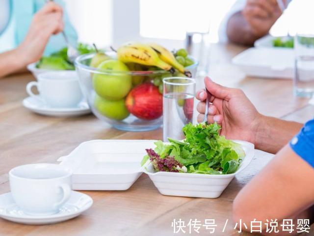 便血|痔疮的症状表现有哪些?缓解痔疮问题,这两步就行!