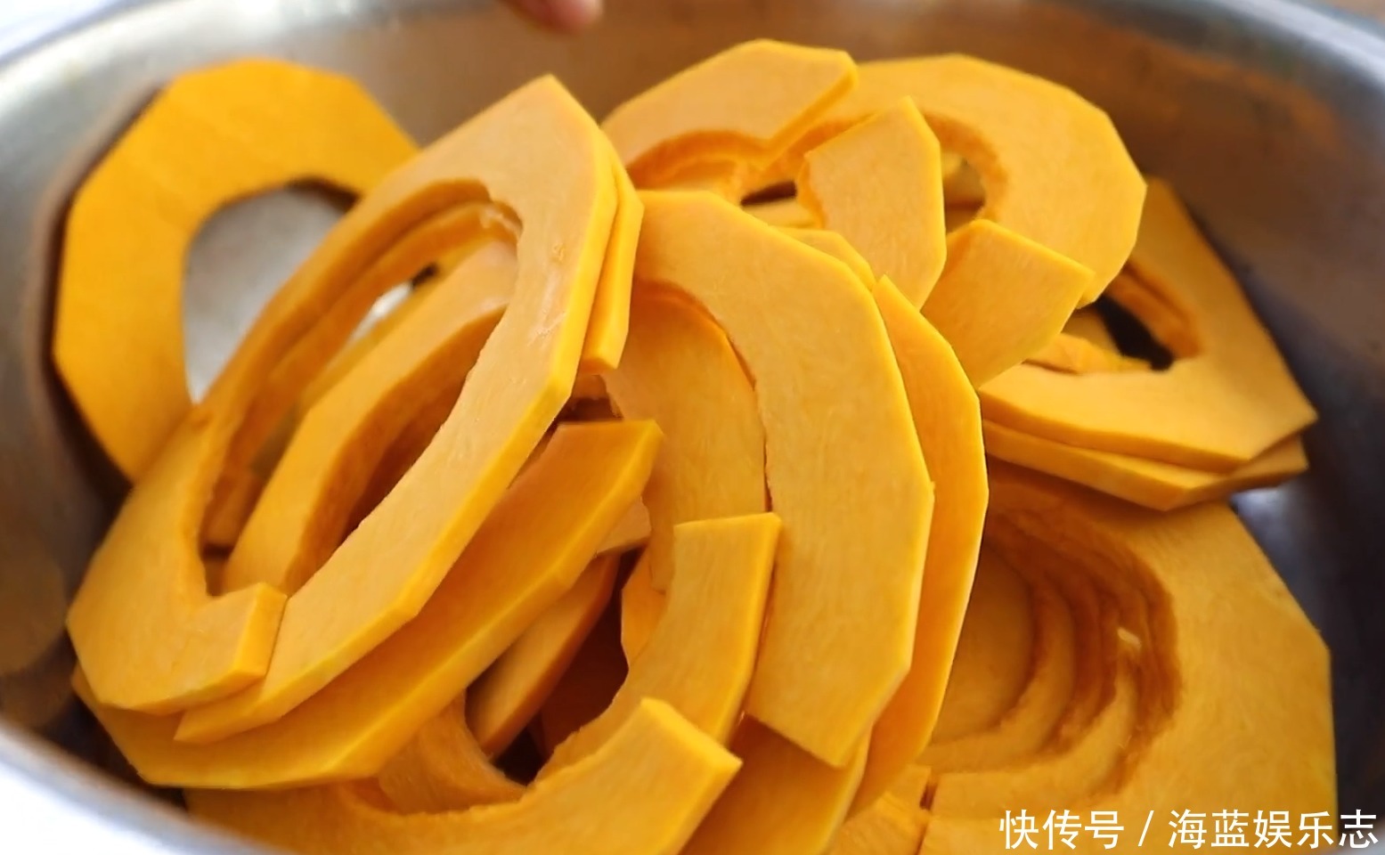 牛肉干|南瓜最新吃法,比辣条卫生,比牛肉干还有嚼劲,做法简单吃着过瘾