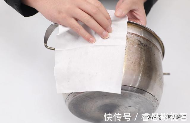 不锈钢锅的黄渍难清除？只需一招，不用任何洗涤剂，轻松去除黄渍