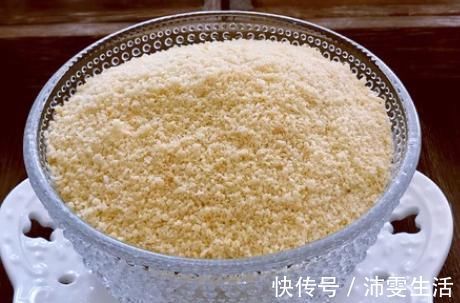 面包糠快速自制方法,5分钟就搞定,成本一块钱,放冰箱能吃半年