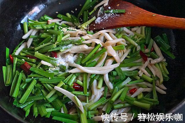 冬天|杏鲍菇和韭菜炒，太好吃了，营养又鲜香，冬天我家就爱这么吃