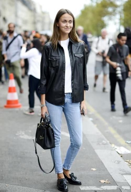 最近火了一种穿法：直筒裤＋乐福鞋，舒适百搭又时髦，春天穿正好