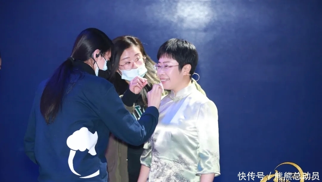 杨雨 带你一起看幕后,《中国诗词大会》点评嘉宾的化妆幕后团队