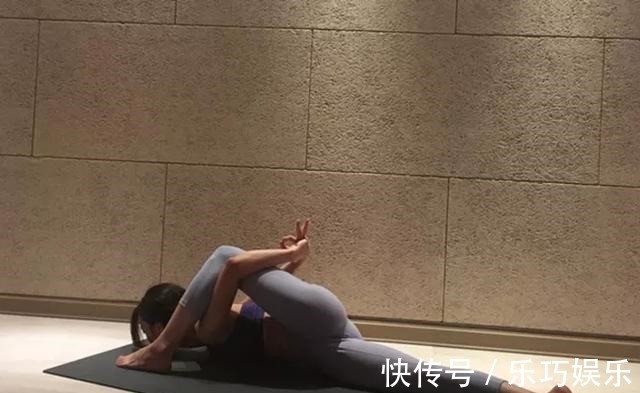肢体|瑜伽美女展示身体柔韧性,3个动作,让身体变柔软
