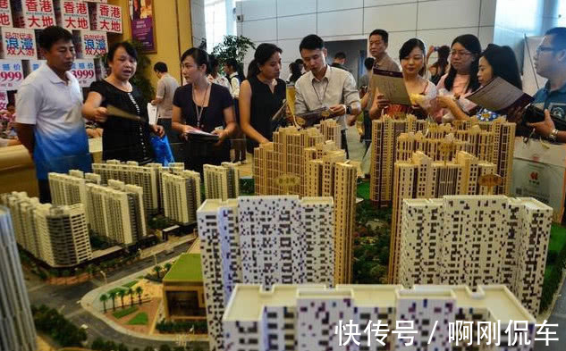 月供|买房时月供选20年还是30年?问过银行表姐后,我有了答案
