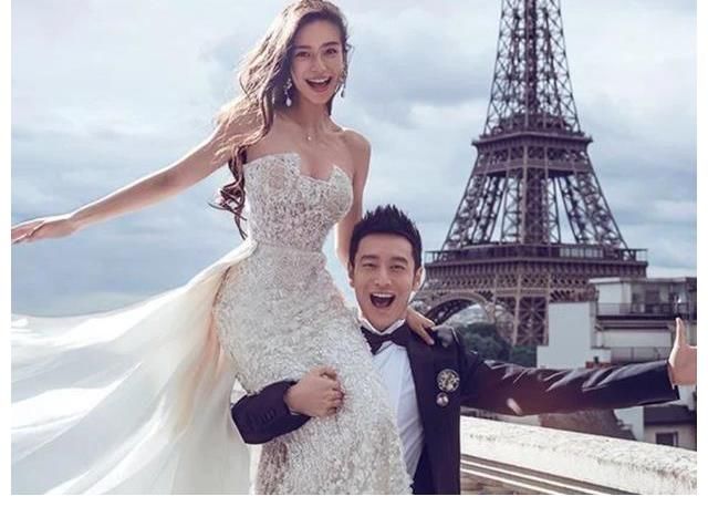 婚纱照|黄晓明晒与家人合照，现场未见baby和小海绵，身后婚纱照成功抢镜