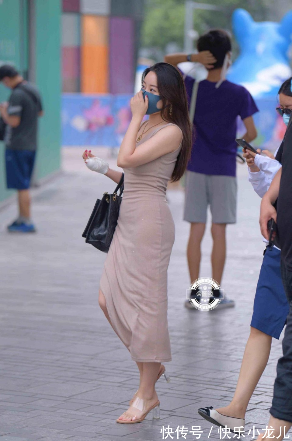 搭配|华丽典雅的连衣裙穿搭帅气有魅力,穿出时尚个性与风格,富有活力