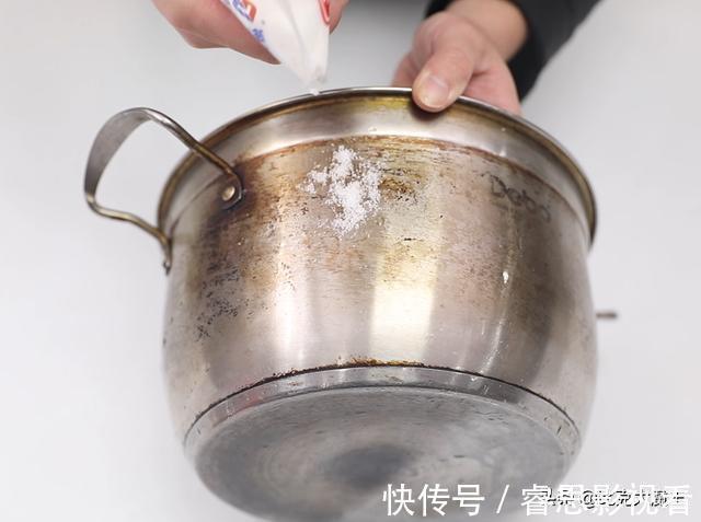 不锈钢锅的黄渍难清除？只需一招，不用任何洗涤剂，轻松去除黄渍
