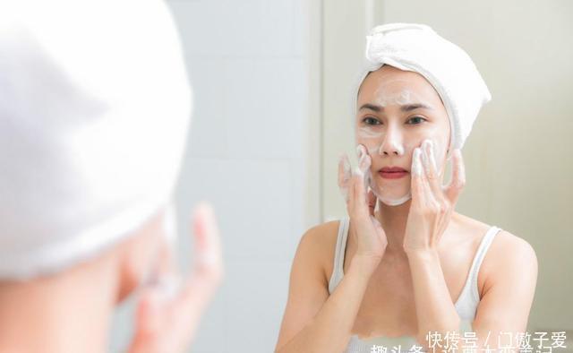 晨间|早上洗脸要不要用洗面奶呢很多女生做错了,难怪毛孔越来越粗大