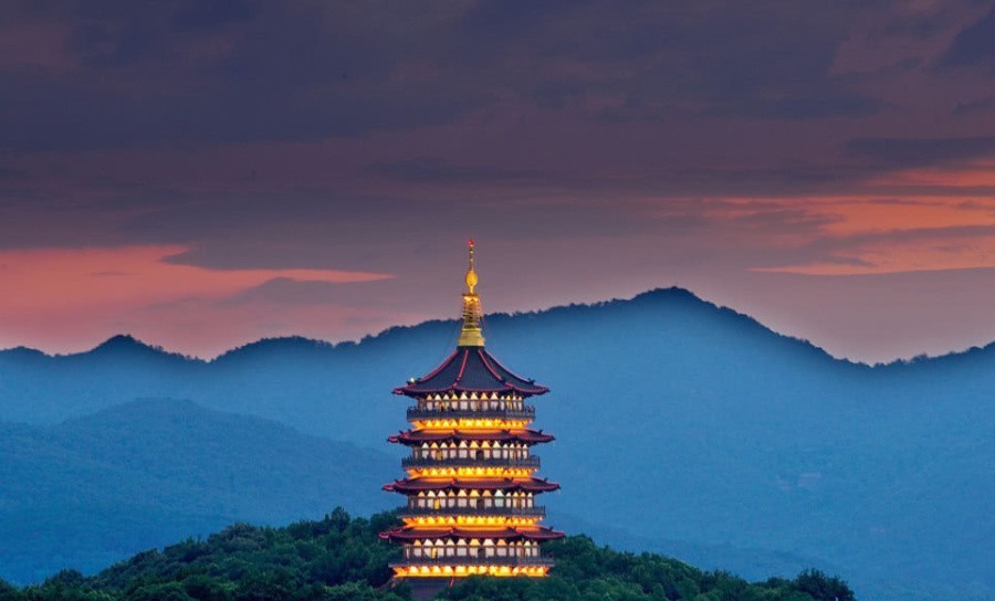 雷峰塔下真的压着白娘子?考古专家打开地宫,还真发现了不少蛇!