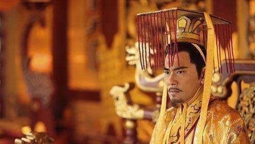 嫁给|皇帝死后她被遣散回家,然后嫁给了个乞丐,20年后乞丐成了皇帝