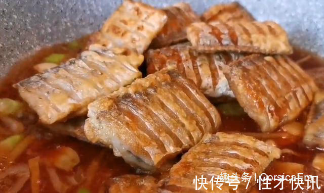 我家带鱼从不红烧，淋一个鸡蛋，不油炸不清蒸，出锅孩子抢着吃