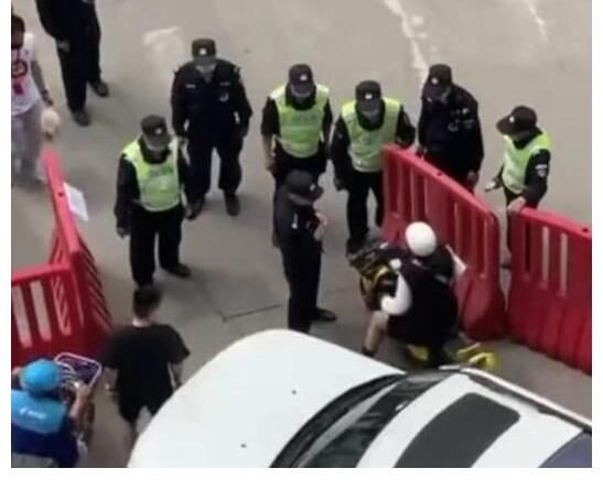 《快乐大本营》恢复录制，占用图书馆引争议，丁程鑫被曝退出录制