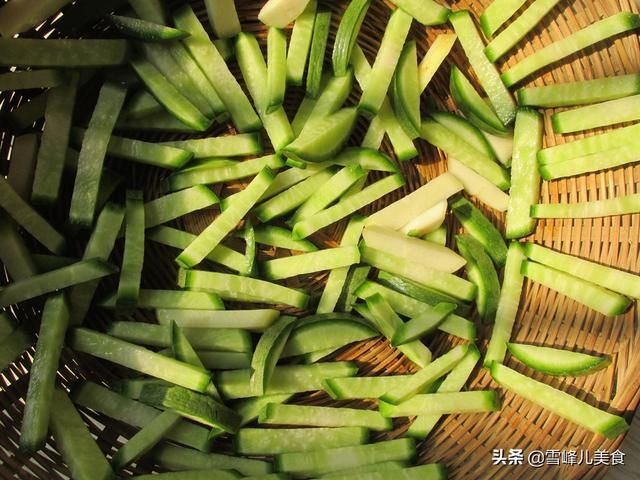 初冬季节遇到这菜买10斤,处理一下储存过冬慢慢吃,炒炒真香啊