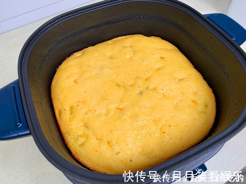 发糕|4个鸡蛋,一碗玉米面,教你做发糕,不用烤箱电饭锅,比蛋糕好吃