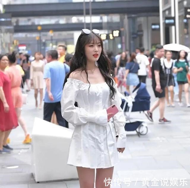 连衣裙|“下衣失踪”又火了,这样穿时髦优雅,展现了不一样的知性美!
