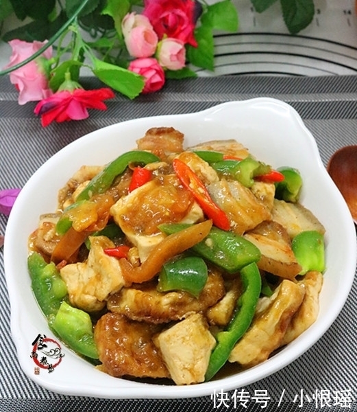 酒店大厨教我做豆腐，两分钟学会，味道好又实惠，做法接地气