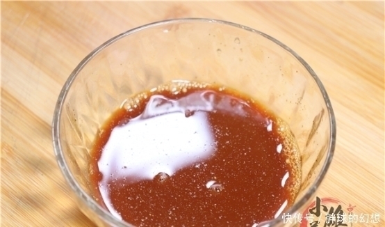 猪肝切记不要用清水洗，等于吃毒素，多加一步，血水脏东西全跑光