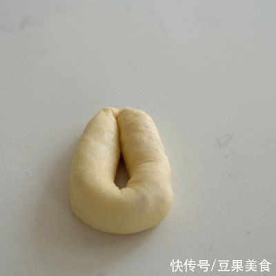 咸香柔软配料多，这个肉松肠仔包可太香了