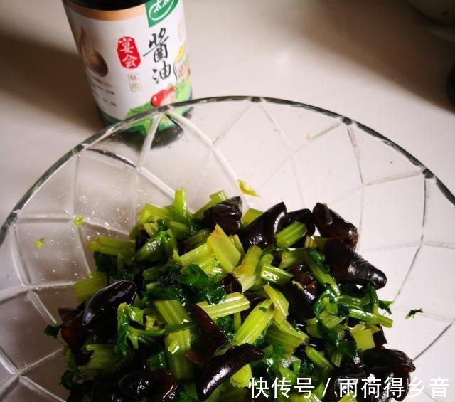 这菜千万不要隔夜吃，吃一次比喝酒危害还要大，还不进来看看！
