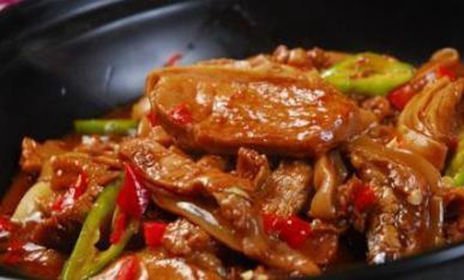 美食优选:菠菜炒猪肝,泡菜鸡胗花儿,红烧羊肉,蒸碗酥肉的做法