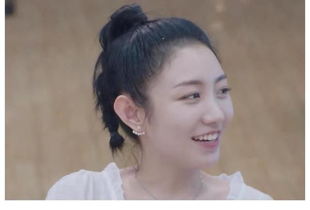 寫真|機(jī)智的戀愛(ài)：劇情反轉(zhuǎn)看點(diǎn)十足，女2男4感情受挫“中途下車”