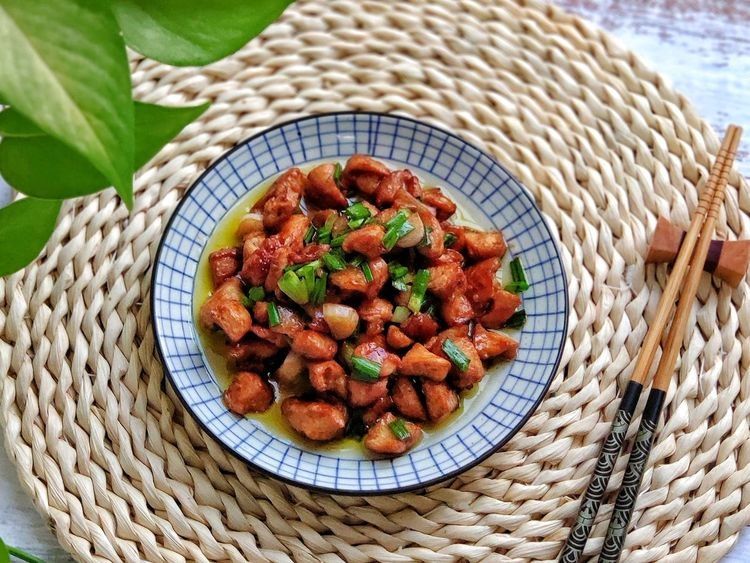 鸡胸肉这样做，嫩滑爽口还下饭，真开胃