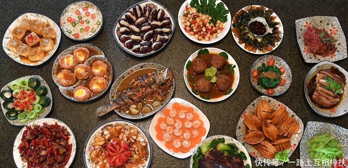 晒晒我家的年夜饭,4小时做12道菜,上桌后怀疑自己是“饲养员”