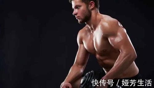 体脂率降到18以下，4个哑铃腹肌动作，虐出男神的腹肌