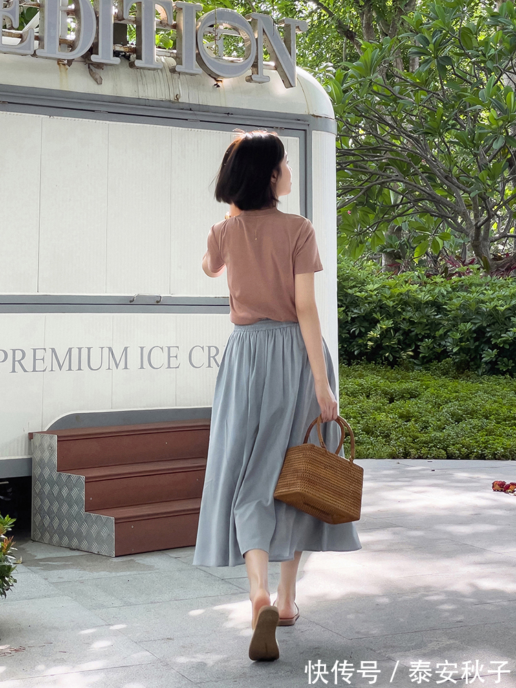 小衫|仅用“百褶裙”就能搭遍整个衣橱?有了它,你的美才能灵活生动!