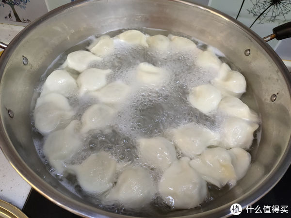 调饺子馅，先打水就错了，掌握“盐水味油”口诀，流油流汁特美味