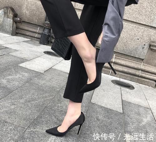 高雅 穿高雅迷人的性感细高跟,遇到对的那一个人