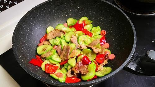 炒黄瓜时，最忌直接下锅炒，大厨：多加1步，黄瓜清脆爽口更入味