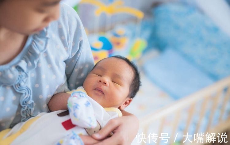 宝宝|新生儿睡觉也有误区,这些行为很多家长都在做,当心影响娃健康
