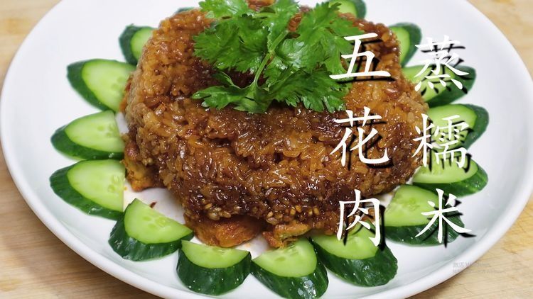 我家五花肉从不红烧，淋入2个鸡蛋，不炒也不炖，软糯不油腻