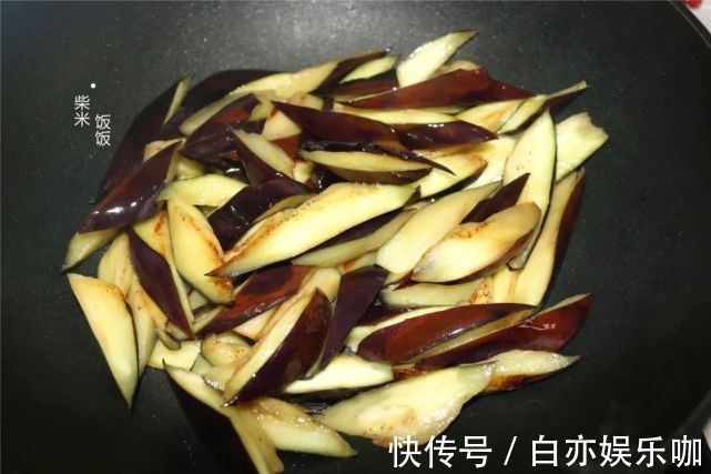茄子|茄子简单又好吃的做法，不用油炸，不用腌，软烂鲜香赛过吃肉
