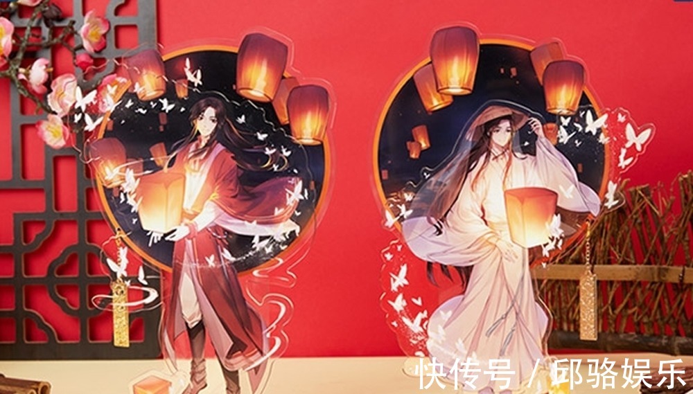 天官|《天官赐福》设计精美的立牌,灰灰的花怜真美,舍不得当手机支架