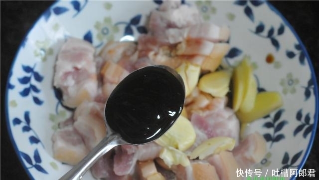 好吃|电饭锅做五花肉,比烤还好吃!焦脆喷香,焖一焖就出锅,超省事!