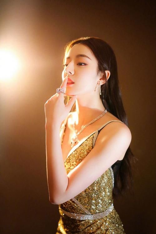 仙女|仙女的时尚穿搭，搭配优雅吊带裙，显知性显时尚美呆了！