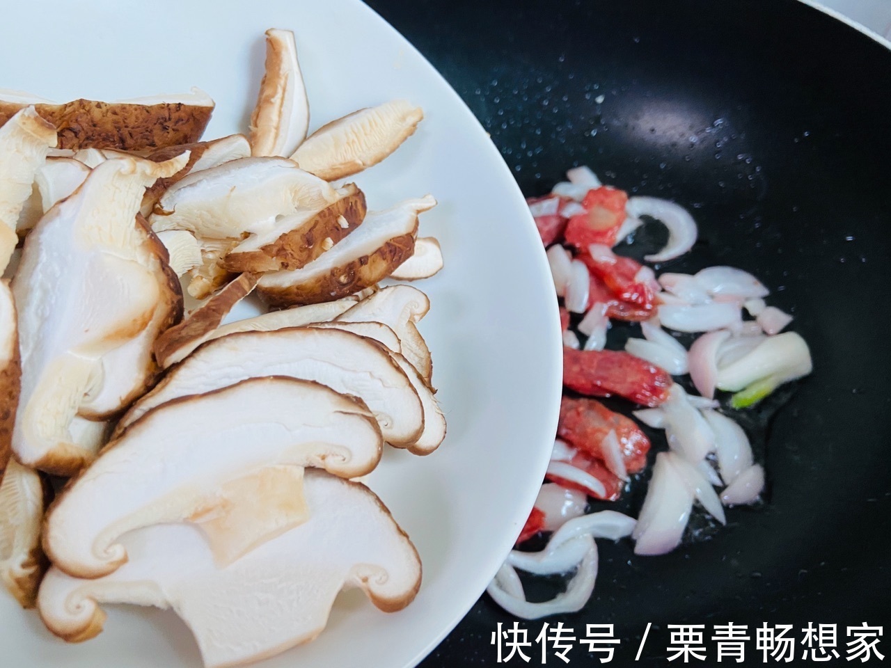 香菇土豆腊肠焖饭，美味好吃，健康有营养