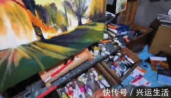 废品&现实版陋室铭！收废品大叔在出租屋内，画上千幅油画