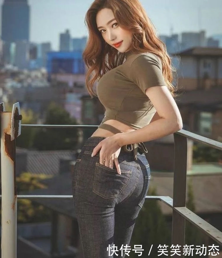 小姐姐|秀美多姿成熟小姐姐,搭配紧身牛仔裤,身姿玲珑风情万种!