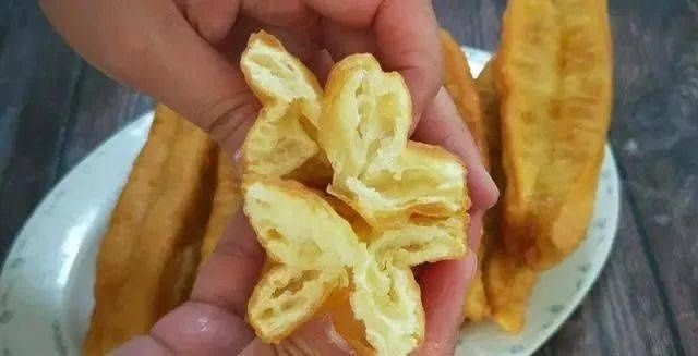 冰藏|教你做老式炸油条,不用发面的老配方,吃出小时候的味道,真好吃