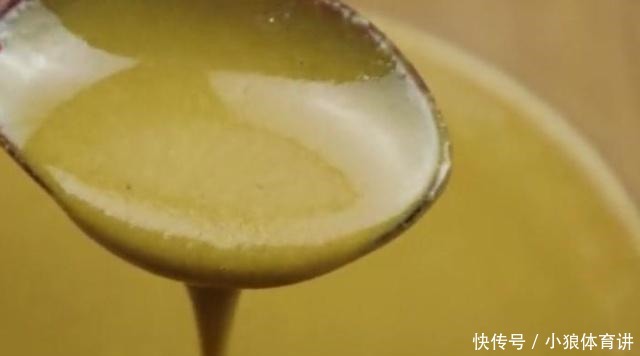 调芝麻酱可别直接倒水,要做这一步,才能香气四溢,酱也不会泄!