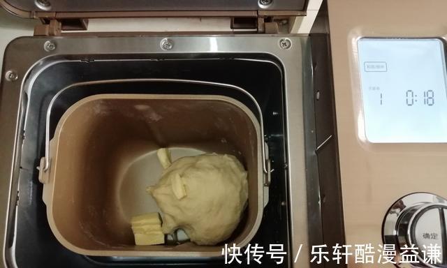 面团|在家也能自己做的手撕面包，简单易学，奶香浓郁吃到停不下来