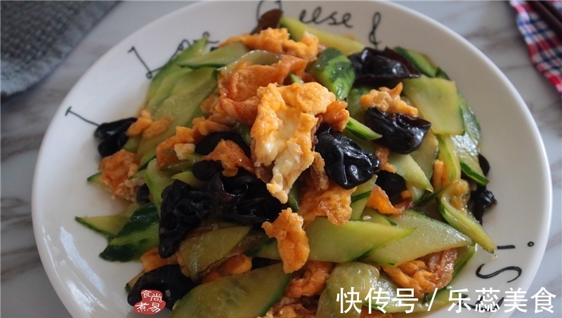 丝瓜肉片汤|一家三口的晚餐,荤菜搭配,加起来不超过40块,吃的美滋滋