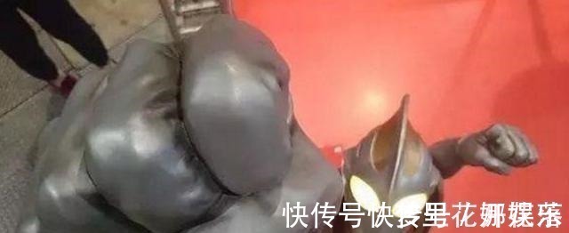 奥特曼|奥特曼变身时，为什么拳头比身子大很多网友为什么要毁我童年