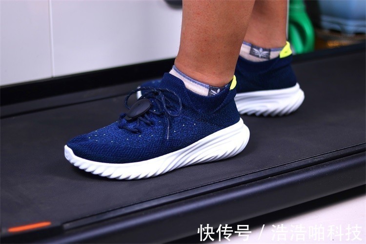 运动版 穿袜套鞋是怎么一种体验呢?网友:这个值得试一试