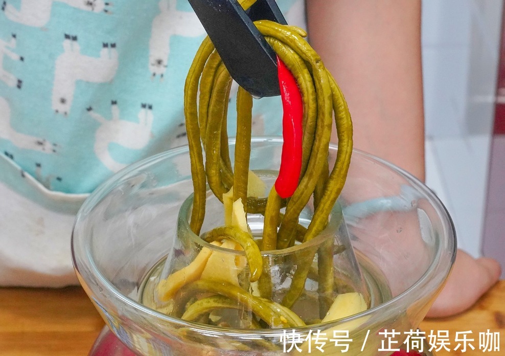 小米辣|教你酸豆角的正宗腌制方法，不生白花不会坏，酸的正宗好吃